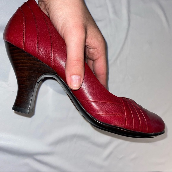 Söfft Deep Red Leather Low Heels - Picture 8 of 10